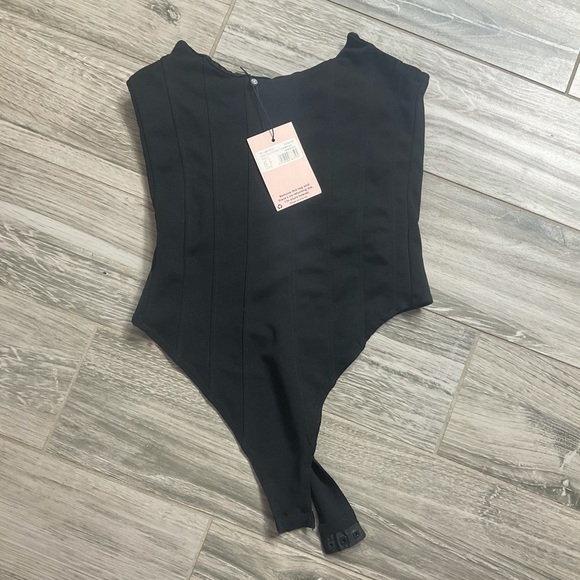 Misguided Sleeveless Corset Style Bodysuit - Picture 3 of 5